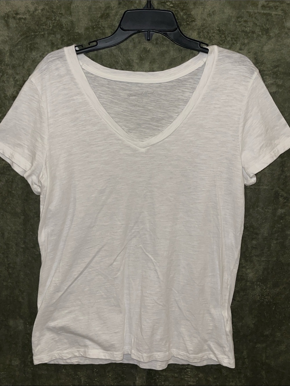 Universal Thread White V-Neck Short Sleeve Slub Tee